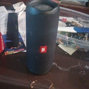JBL flip 5 speaker